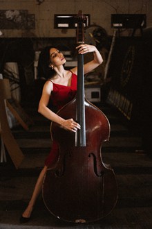 拉大提琴美女图片素材