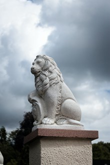 威武石狮雕像高清图