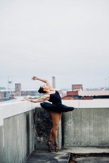 天台芭蕾舞美少女高清图
