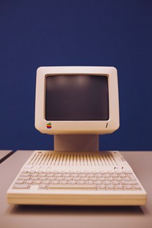 老式微型电脑图片素材