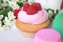 漂亮草莓杯子蛋糕精美图片