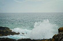 海洋海浪拍打高清图片
