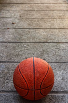 地板上的篮球高清图