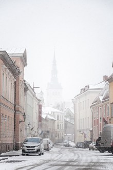 欧洲冬季清晨街道图片下载