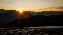 冬季山顶日落景观高清图片