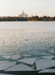 湖面浮冰精美图片
