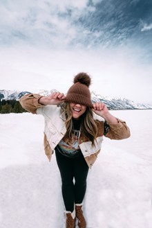 冬季雪山雪地美女精美图片