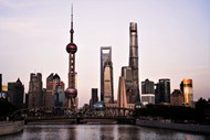上海外滩摩天大楼图片素材