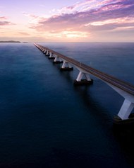 黄昏大海跨海大桥图片