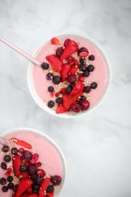 蓝莓干草莓奶昔精美图片