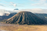 火山口地质地貌高清图片