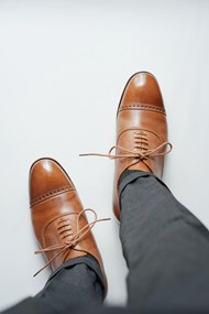 棕色男皮鞋图片素材