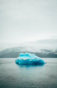 海上蓝色冰川图片素材
