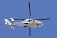 直升飞机飞行运输图片素材