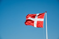 飘扬丹麦国旗图片大全