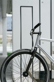 自行车前轮轮胎高清图片