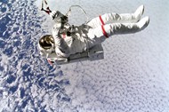 太空宇宙中漂浮的宇航员图片大全
