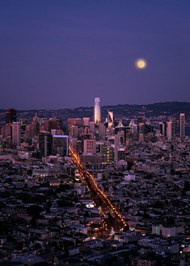 紫色夜幕下的城市图片素材