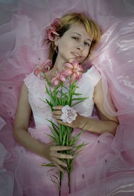 俄罗斯美女婚纱照图片素材