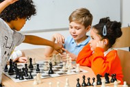 孩子们下国际象棋图片下载