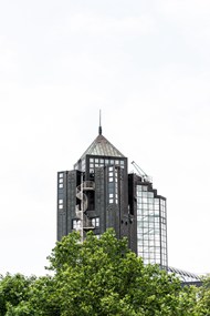 尖塔现代商务建筑高清图片