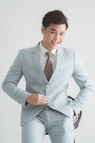 中国帅哥穿西装的高清图片
