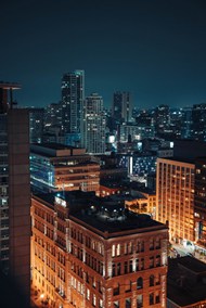 夜色中的城市建筑图片下载