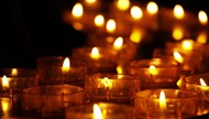 教堂祈祷蜡烛火光精美图片