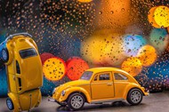 黄色玩具汽车图片素材