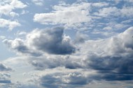 天空堆积白云高清图片