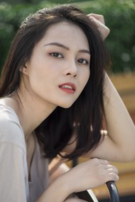 亚洲淡妆美女摄影精美图片