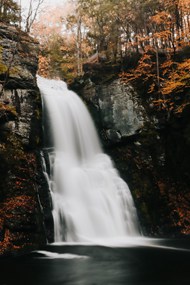秋季山水瀑布高清图片