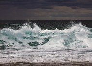 海洋翻腾巨浪精美图片