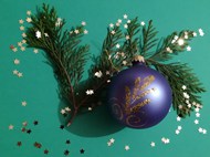 紫色圣诞彩球高清图片