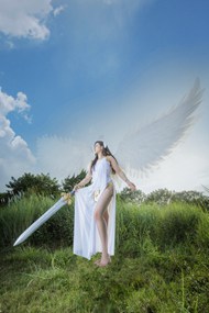 持剑白色天使性感美女精美图片