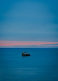 黄昏海中央岩石精美图片