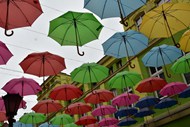 街上装饰雨伞天幕图片大全