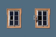 墙壁两个木窗户高清图片