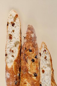 法式长棍葡萄干面包图片下载