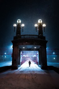 夜幕雪中行走的背影图片下载