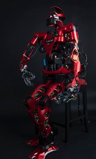 红色机器人模型图片下载