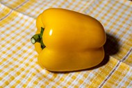 黄色灯笼椒有机蔬菜高清图片