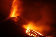 火山喷发后的熔岩图片下载