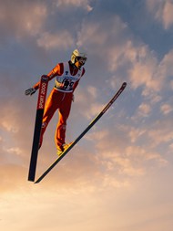 双板滑雪运动高清图片
