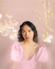 亚洲粉色裙装美女摄影图片