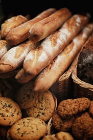 法式长棍面包和曲奇饼精美图片