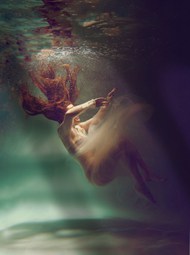 美女水下艺术照精美图片