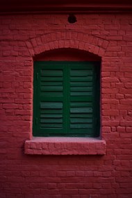 红色砖墙木窗高清图片