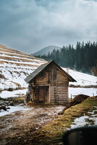冬去春来雪山小木屋精美图片