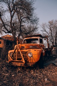 废弃的老式卡车图片下载